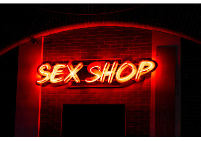 Esplorare la sessualità: come i sexy shop possono aiutare a trovare i prodotti giusti